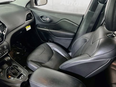 Used 2019 Jeep Cherokee Limited AWD/4WD image 24