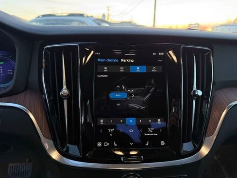 Certified 2024 Volvo S60 T8 Plus image 24