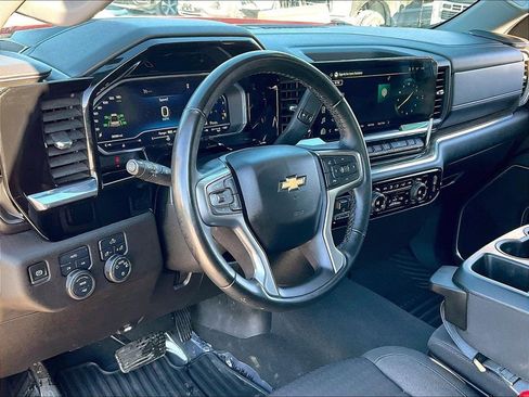 Used 2025 Chevrolet Silverado 1500 LT image 8