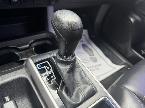 Used 2020 Toyota Tacoma SR5 image 28