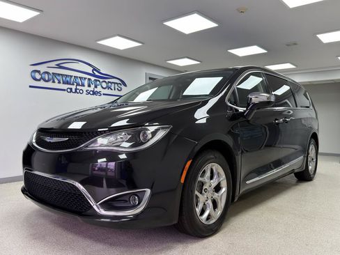 Used 2019 Chrysler Pacifica Limited FWD image 1