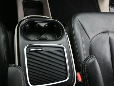 Used 2022 Chrysler Pacifica Touring-L FWD image 19