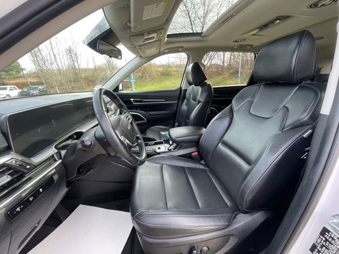 Certified 2024 Kia Telluride S w/ S Sunroof Package image 30