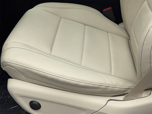 Used 2025 Mercedes-Benz GLS 450 4MATIC w/ AMG Line Exterior image 39