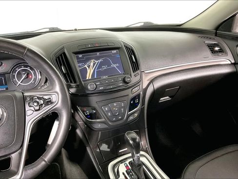 Used 2017 Buick Regal Sport Touring image 6