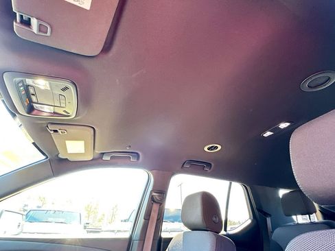 Used 2023 Chevrolet Traverse LT image 11