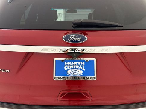 Used 2018 Ford Explorer Limited w/ Equipment Group 301A FWD image 20