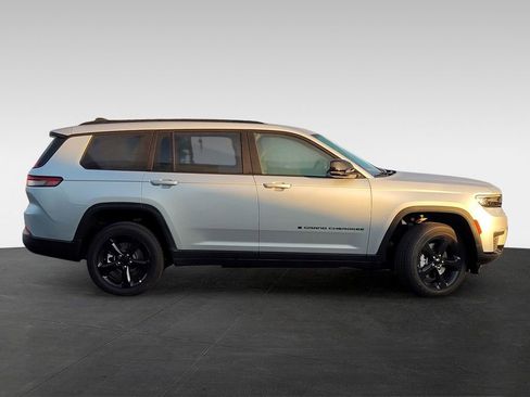 New 2025 Jeep Grand Cherokee L Altitude image 3
