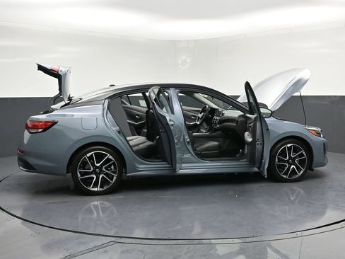 Used 2024 Nissan Sentra SR w/ SR Premium Package image 35