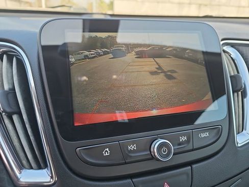 Used 2018 Chevrolet Malibu LT image 25