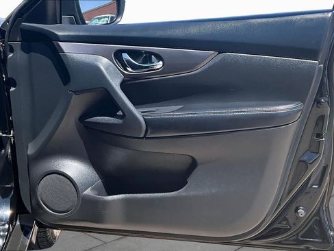 Used 2014 Nissan Rogue SV w/ SV Moonroof Package FWD image 23