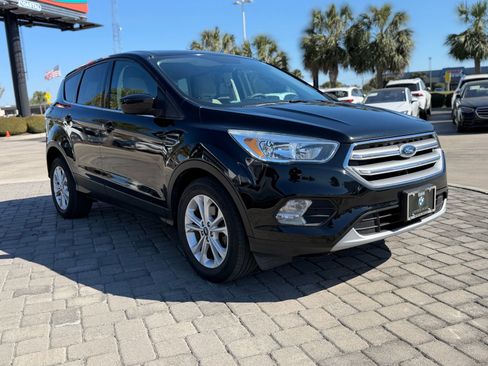 Used 2017 Ford Escape SE image 6