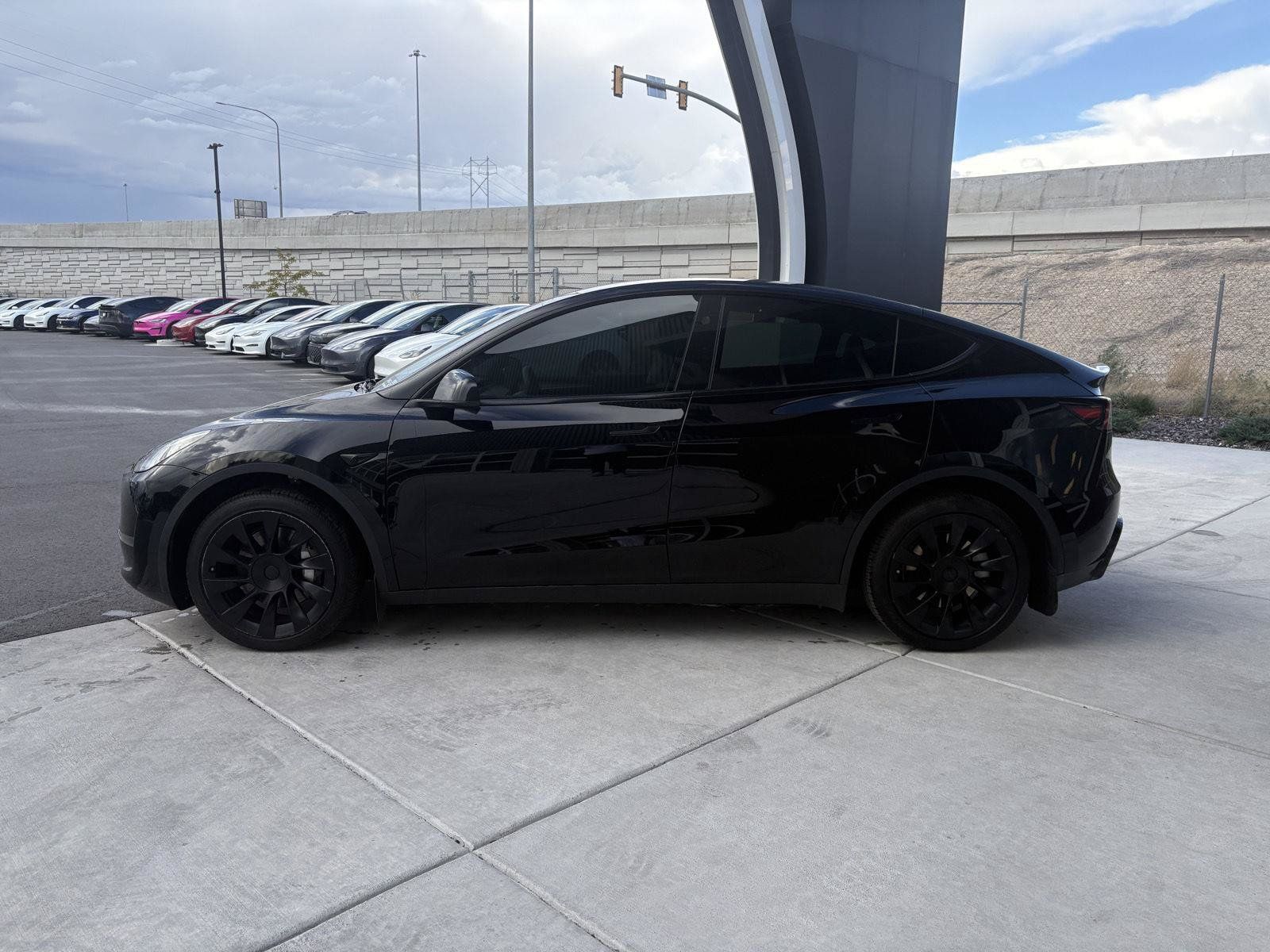 Used 2024 Tesla Model Y Long Range AWD/4WD image 5