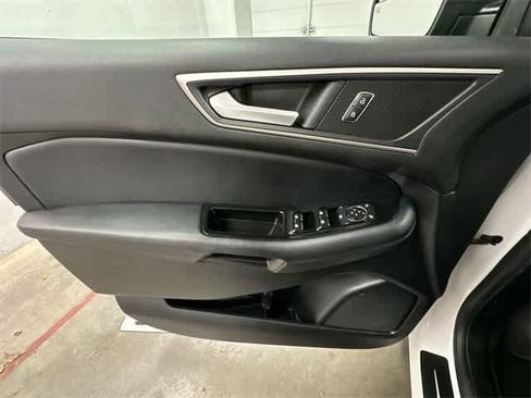 Used 2018 Ford Edge SEL image 17