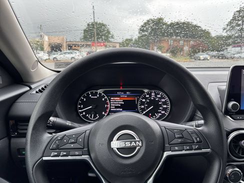 Used 2025 Nissan Sentra SV FWD image 32