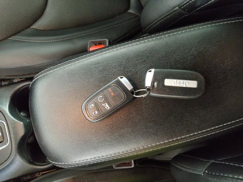 Used 2019 Jeep Cherokee High Altitude AWD/4WD image 32