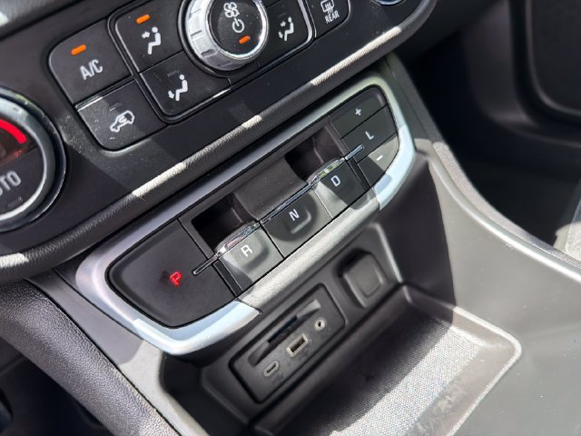 Used 2024 GMC Terrain SLT FWD image 23