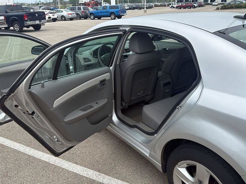 Used 2010 Chevrolet Malibu LS FWD image 11
