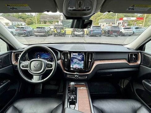 Used 2022 Volvo XC60 B5 Momentum w/ Climate Package image 19