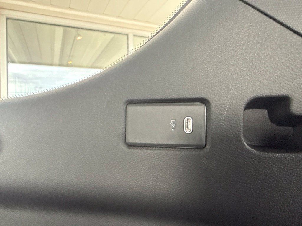 Used 2026 GMC Yukon Denali w/ Denali Reserve Package AWD/4WD image 22