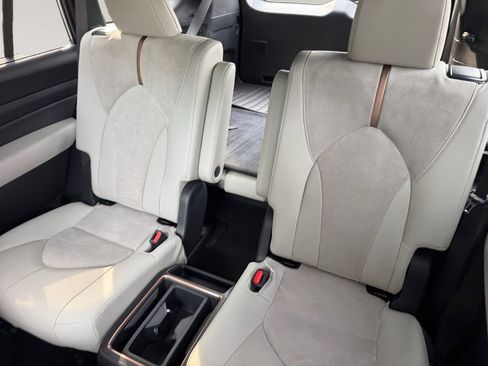 Used 2024 Toyota Grand Highlander AWD Hybrid image 13