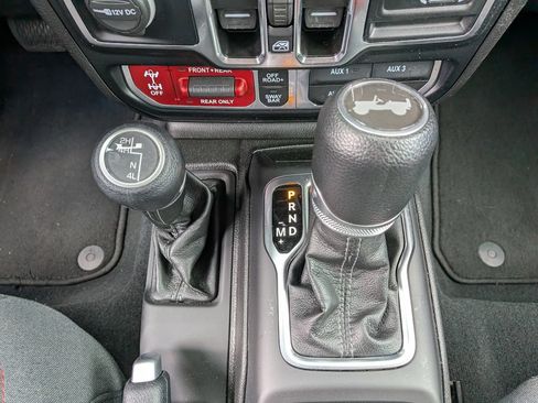 Used 2024 Jeep Wrangler Unlimited Rubicon AWD/4WD image 31