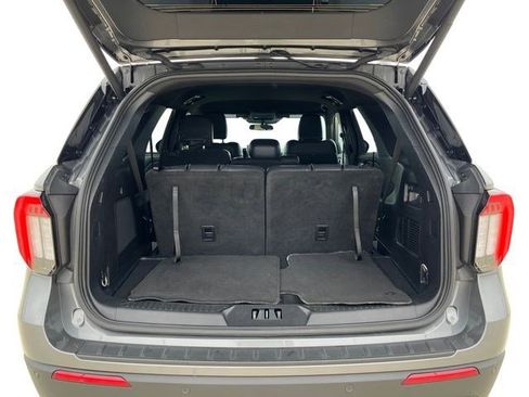 Used 2025 Ford Explorer ST-Line w/ ST-Line Street Pack AWD/4WD image 21