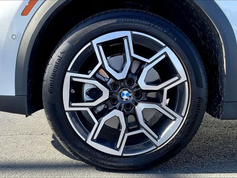 Used 2025 BMW X2 xDrive28i w/ Premium Package image 12