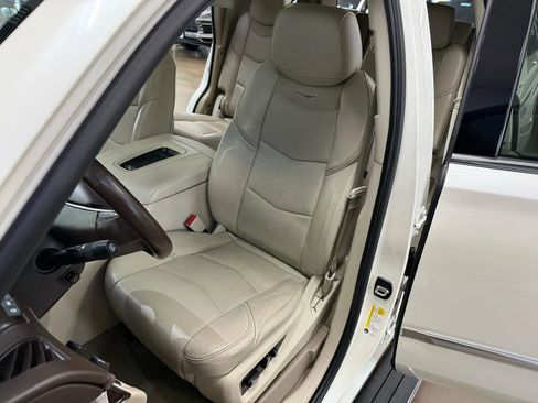 Used 2015 Cadillac Escalade Premium image 12