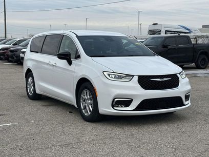 New 2026 Chrysler Pacifica Select