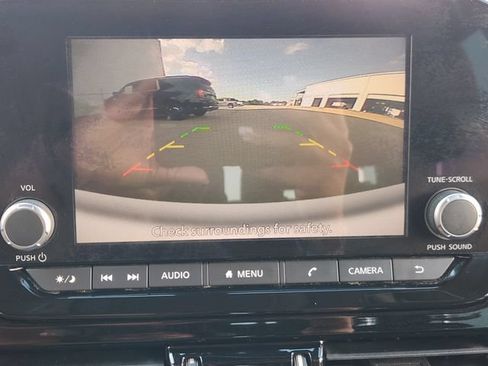 Used 2022 Nissan Pathfinder SV FWD image 16