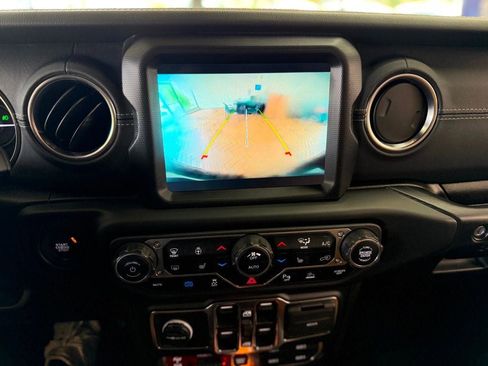 Used 2022 Jeep Wrangler Unlimited Rubicon 4xe w/ Cold Weather Group AWD/4WD image 34