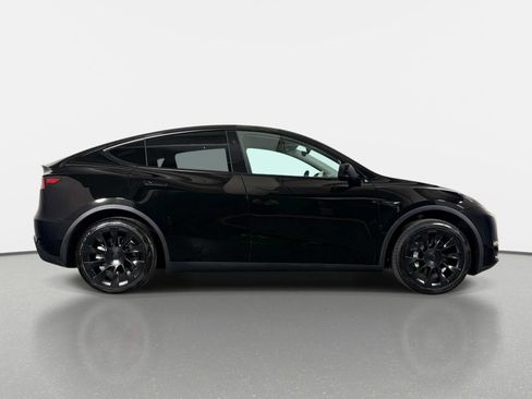 Used 2024 Tesla Model Y Long Range RWD image 2