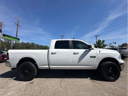 Used 2020 RAM 1500 Classic SLT AWD/4WD image 9