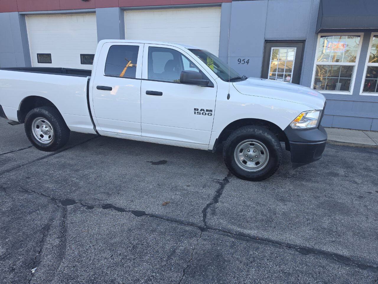 Used 2018 RAM 1500 ST AWD/4WD image 1