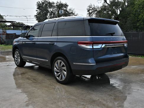 Used 2022 Lincoln Navigator Reserve image 3