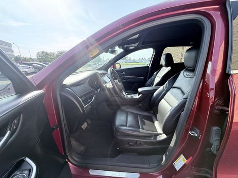 Used 2023 Cadillac XT4 Luxury w/ Cold Weather Package AWD/4WD image 10