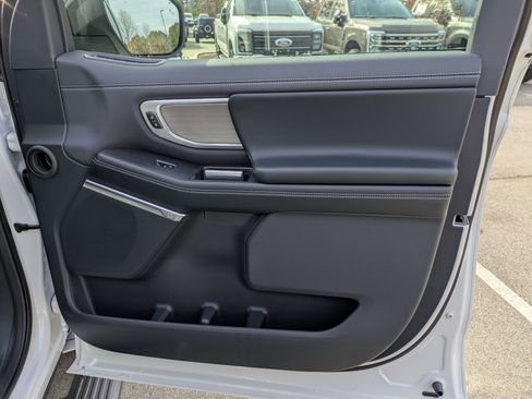 New 2025 Ford Expedition Platinum w/ Driver's Package image 37