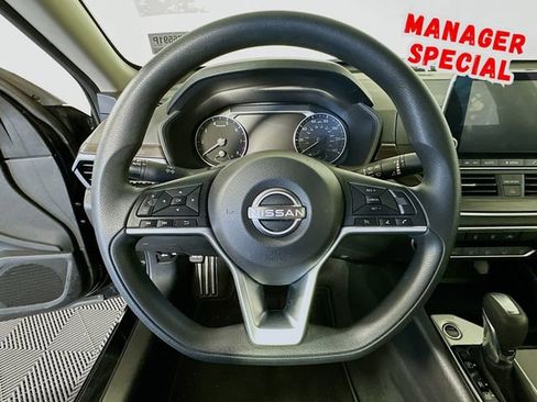 Used 2024 Nissan Altima 2.5 SV FWD image 13