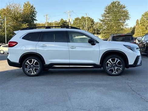 New 2025 Subaru Ascent Limited image 2