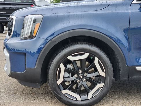 Used 2025 Kia Telluride EX w/ EX Captain's Chair Package image 9