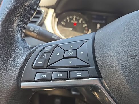 Used 2020 Nissan Rogue SV AWD/4WD image 14