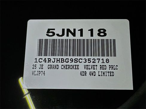 New 2025 Jeep Grand Cherokee Limited w/ Luxury Tech Group II image 13