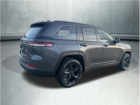New 2026 Jeep Grand Cherokee Limited w/ Limited Altitude Package AWD/4WD image 5