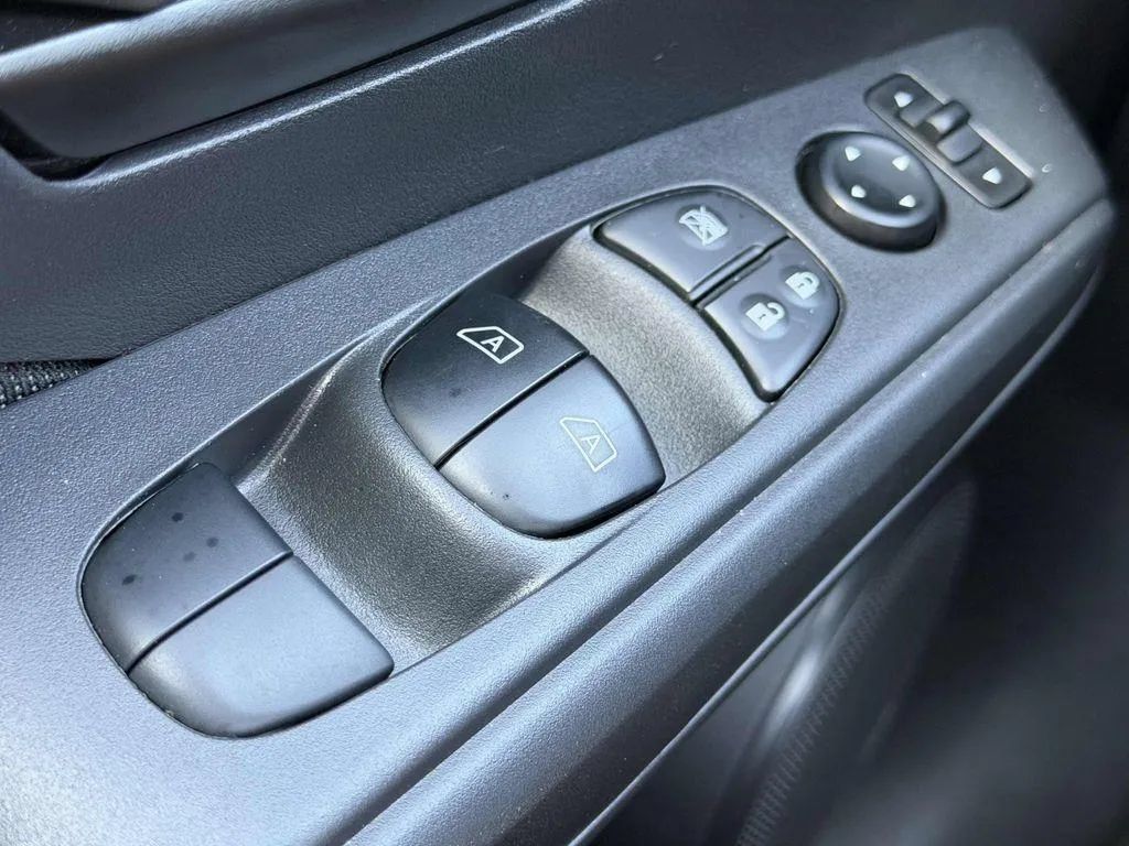 Used 2025 Nissan Kicks Play S FWD image 28