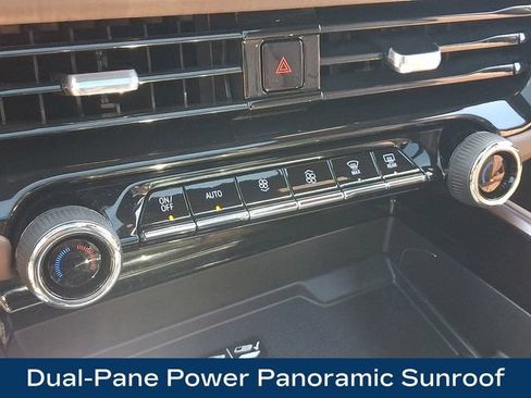 Used 2025 Chevrolet Suburban High Country AWD/4WD image 14