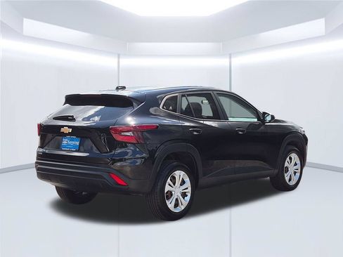 Used 2024 Chevrolet Trax LS FWD image 6
