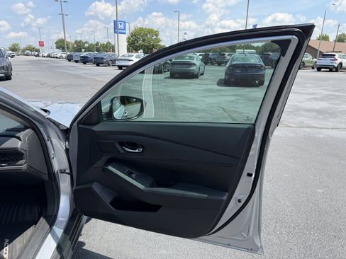 Used 2025 Honda Accord LX image 14