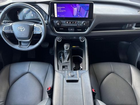 Used 2025 Toyota Grand Highlander FWD image 16