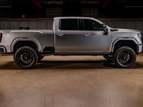 Used 2024 GMC Sierra 3500 Denali Ultimate AWD/4WD image 11